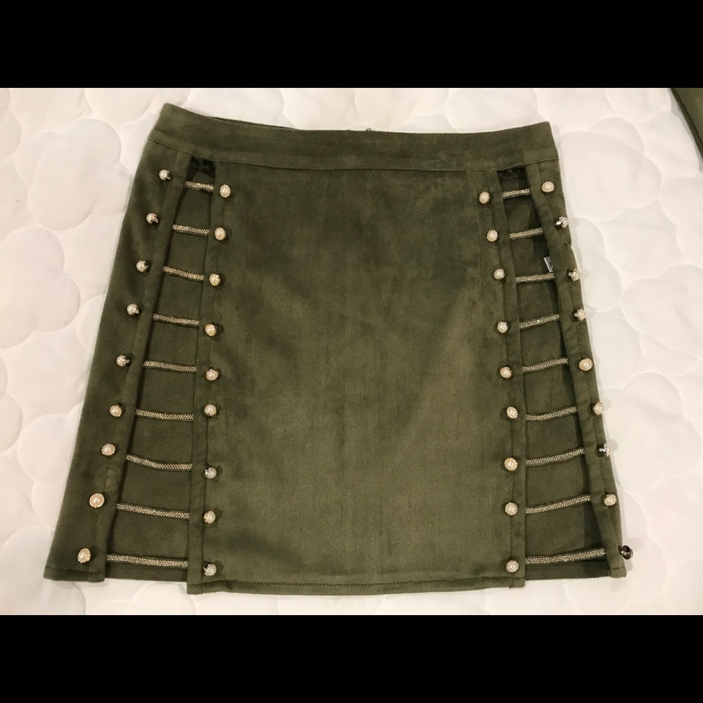 Two Piece Set - Picture 5 of 7